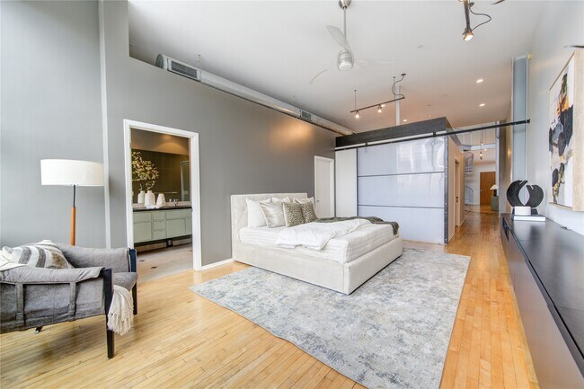 Building Photo - 1312 Live Oak St