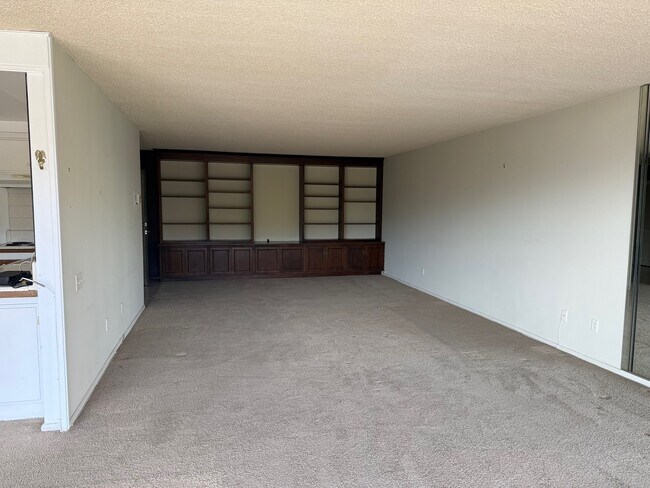 Large Living Room - 32759 Seagate Dr