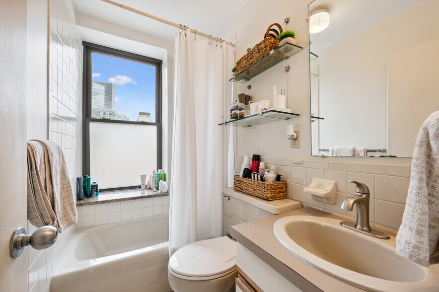 Building Photo - 5 Grove St