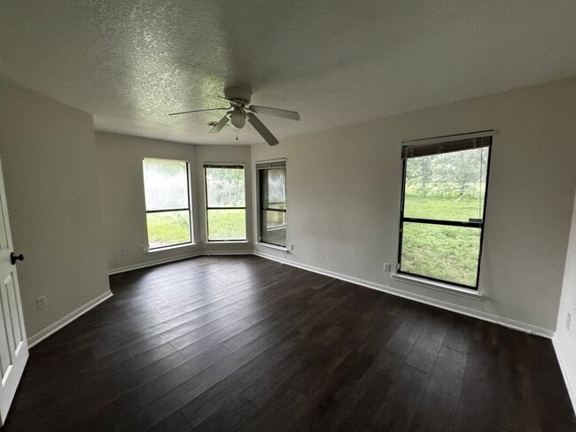 Building Photo - 3 Bdrm 2 Bath in Copperas Cove