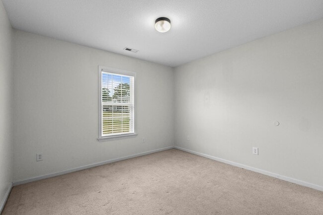 Building Photo - Ranch home with Fenced yard