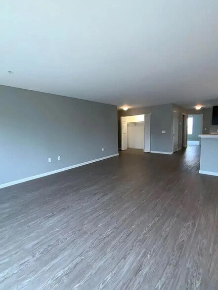 Building Photo - 200 Larkspur Ln