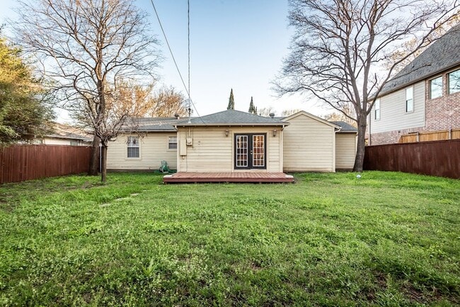 Building Photo - 6219 Penrose Ave