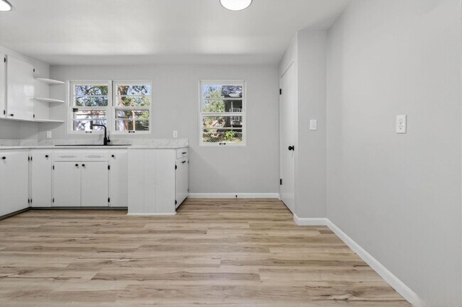 Building Photo - Saratoga Street