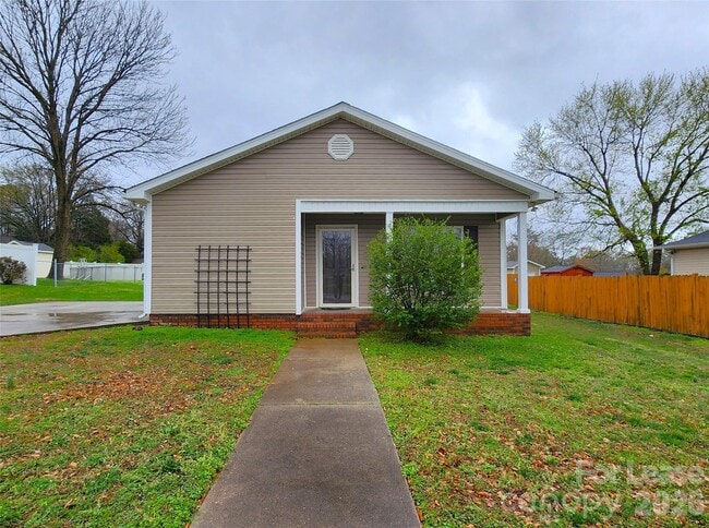 Building Photo - 1607 Parkdale Ave