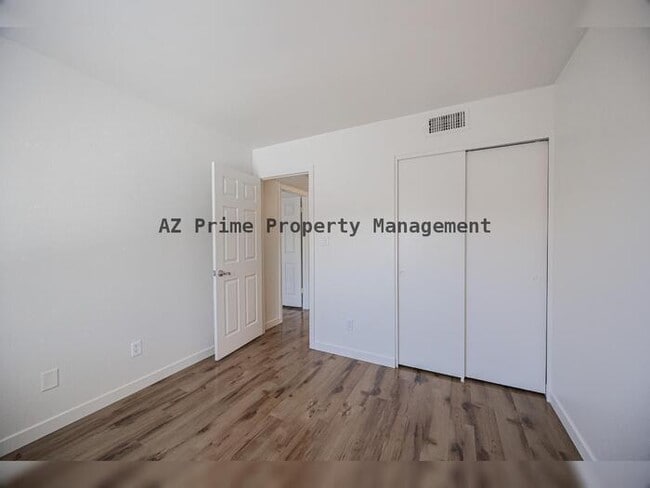 Building Photo - 8113 E Glenrosa Ave