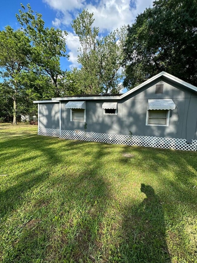Building Photo - Fully renovated 3/1 Single Family Home ava...