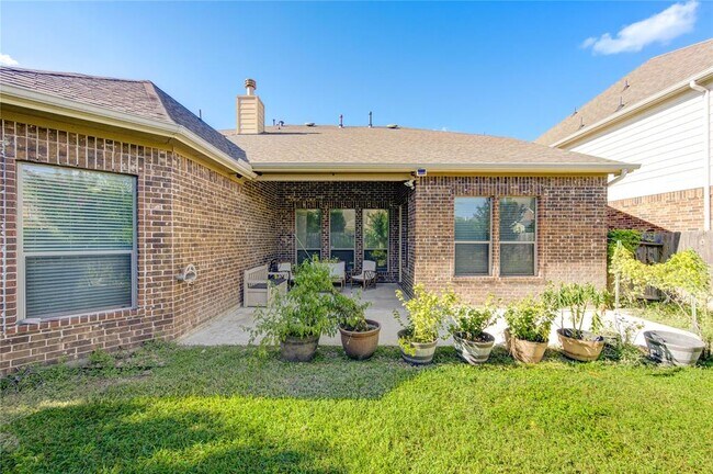 Building Photo - 611 Whitney Oaks Ln