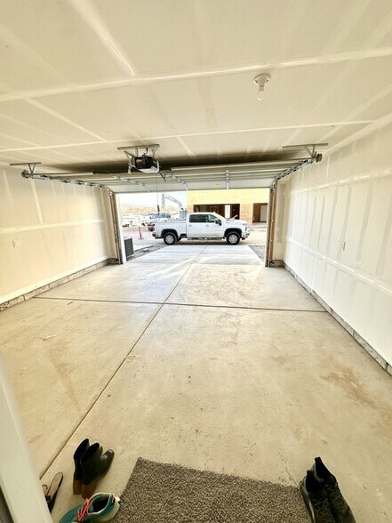 Building Photo - 851 E Skiff Wy