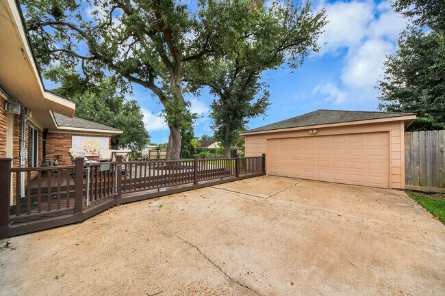 Building Photo - 6403 Waltway Dr