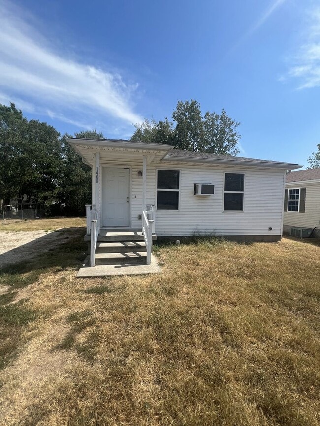 Building Photo - Spacious 1 Bedroom 1 Bath home in the heart of Carthage!