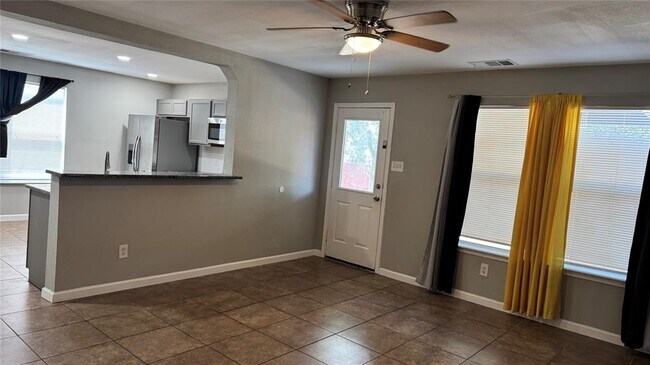 Building Photo - 5605 Clyde Ln
