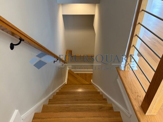 Building Photo - Beautiful  3-Bed / 3.5-Bath End-Unit Townhome with Rooftop Patio, Skyline Views & Climate-Control...