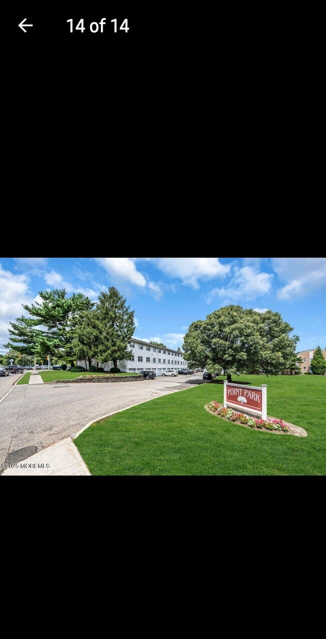 Building Photo - 601 Mistletoe Ave