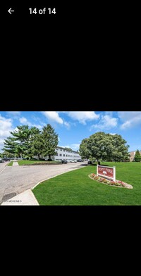 Building Photo - 601 Mistletoe Ave
