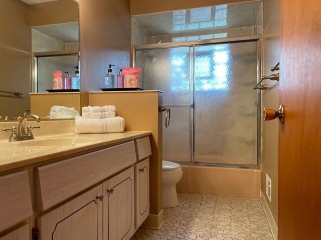 Building Photo - 720 N Broadway Ave