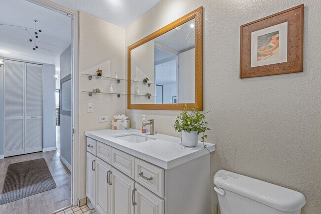 Building Photo - 20 Haouli St. 401