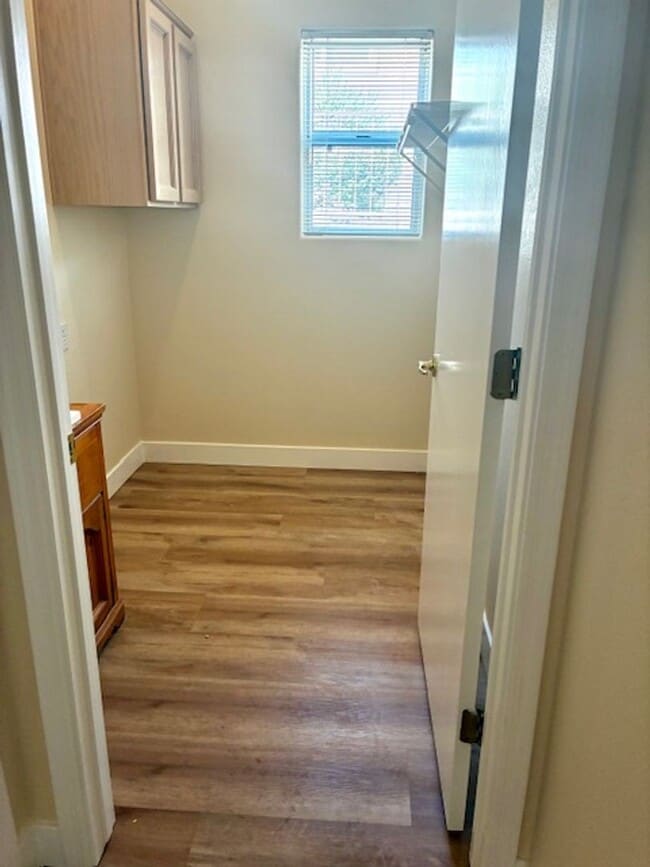 Building Photo - Newly Renovated Interior!