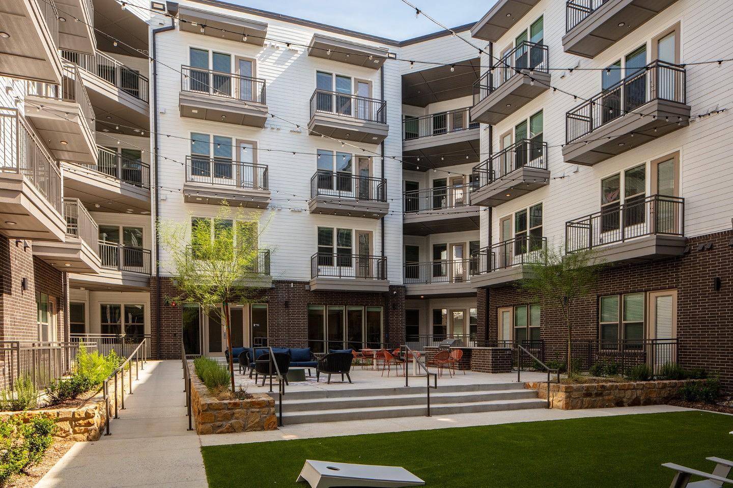 Building Photo - 13701 Montfort Dr