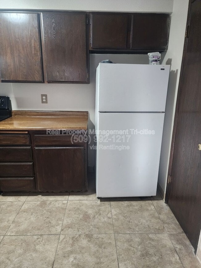 Building Photo - 2213 W 12th Ave