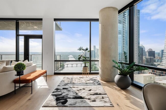 Building Photo - 70 Rainey St