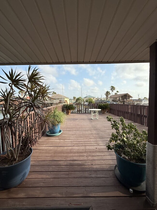 Building Photo - 1209 Pompano Ave