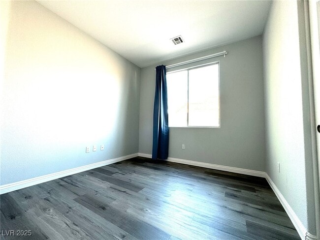 Building Photo - 10668 Oak Apple Ave