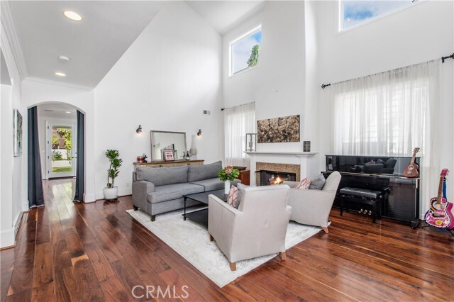 Building Photo - 2809 N Poinsettia Ave