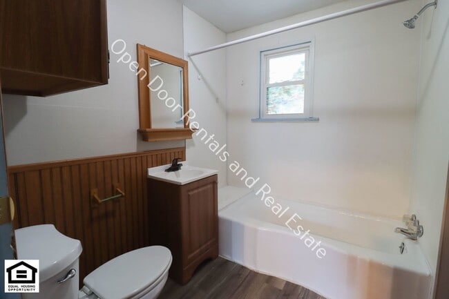 Building Photo - 414 N Cowen St