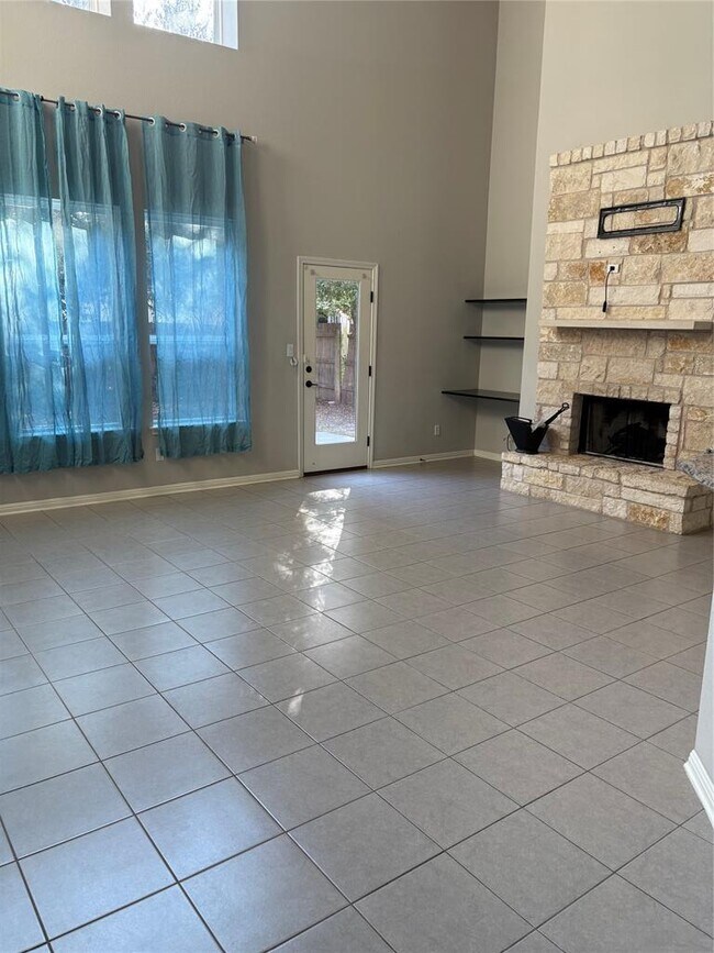 Building Photo - 104 San Matteo St