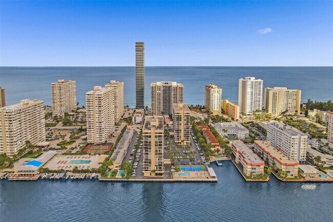 Building Photo - 2017 S Ocean Dr