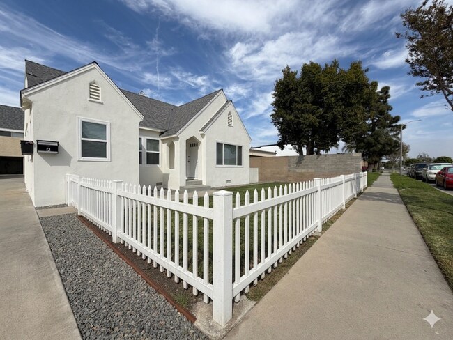 Building Photo - Alhambra Dr