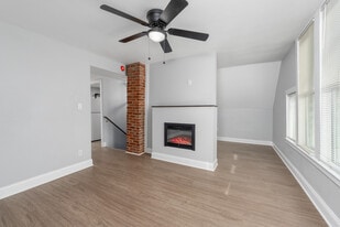 Building Photo - 221 N Elizabeth St