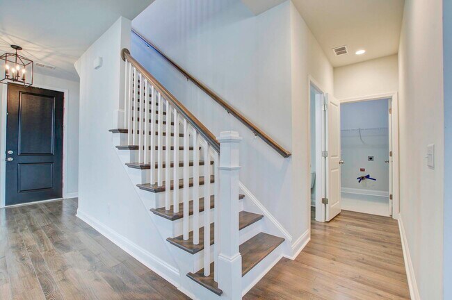 Building Photo - 612 Heartwood Ln