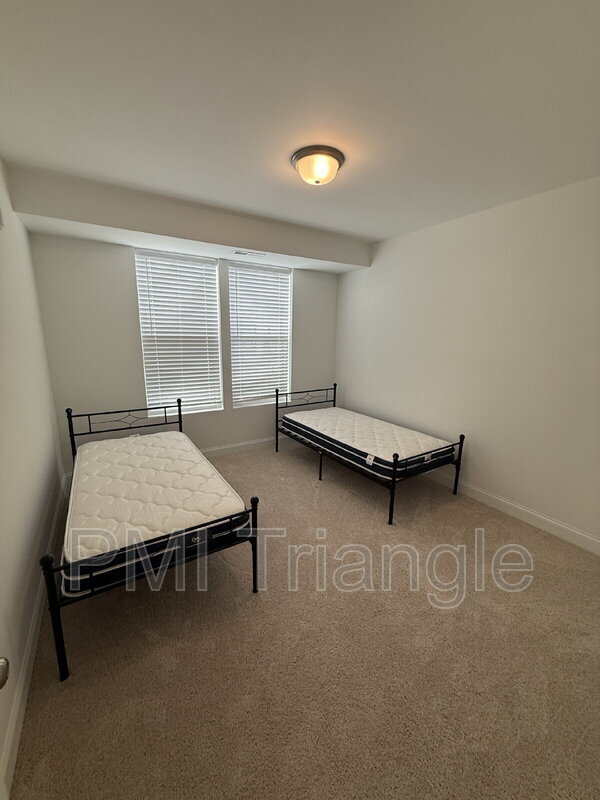 Building Photo - 1215 Shaw View Aly