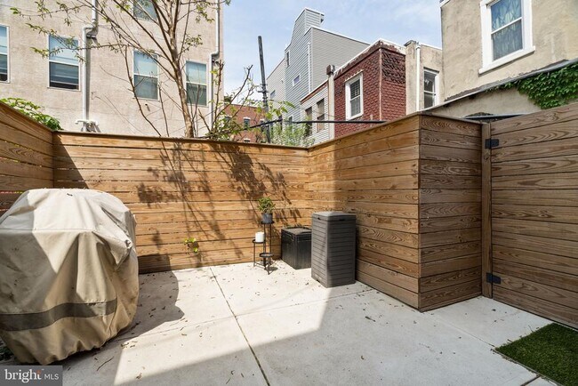 Building Photo - 2409 Oakford St