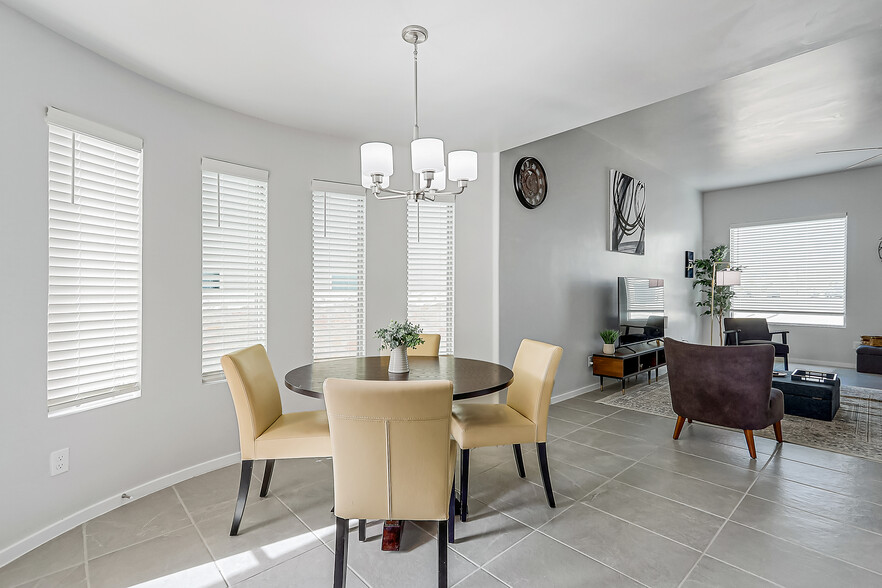 Dining Area - 13054 Oakhampton Ave