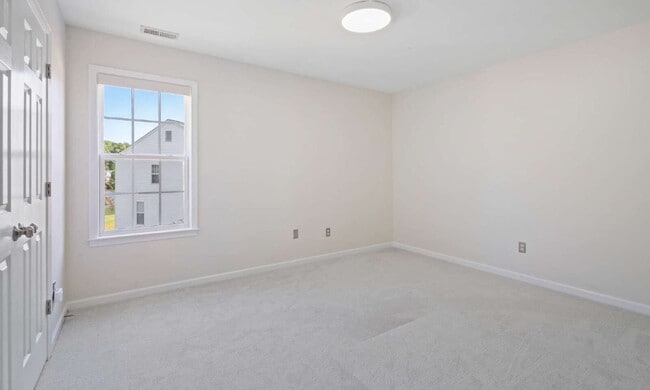 Building Photo - Spacious 5-Bedroom Living with Scenic View