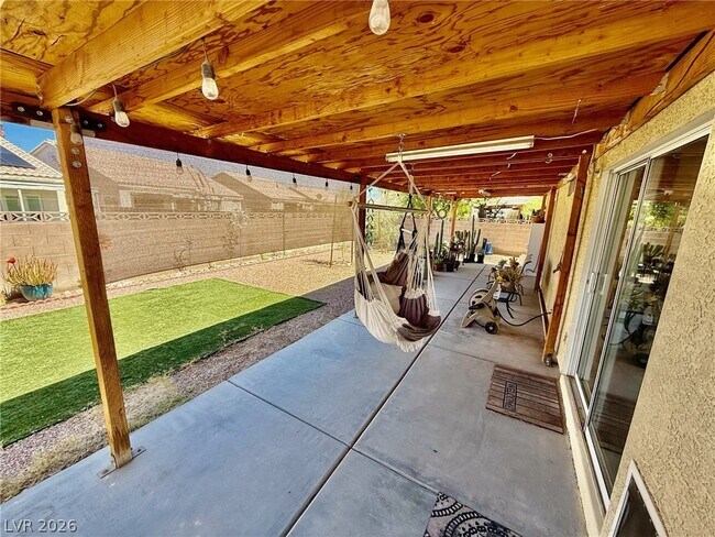 Building Photo - 1708 Crystal Chimes Dr