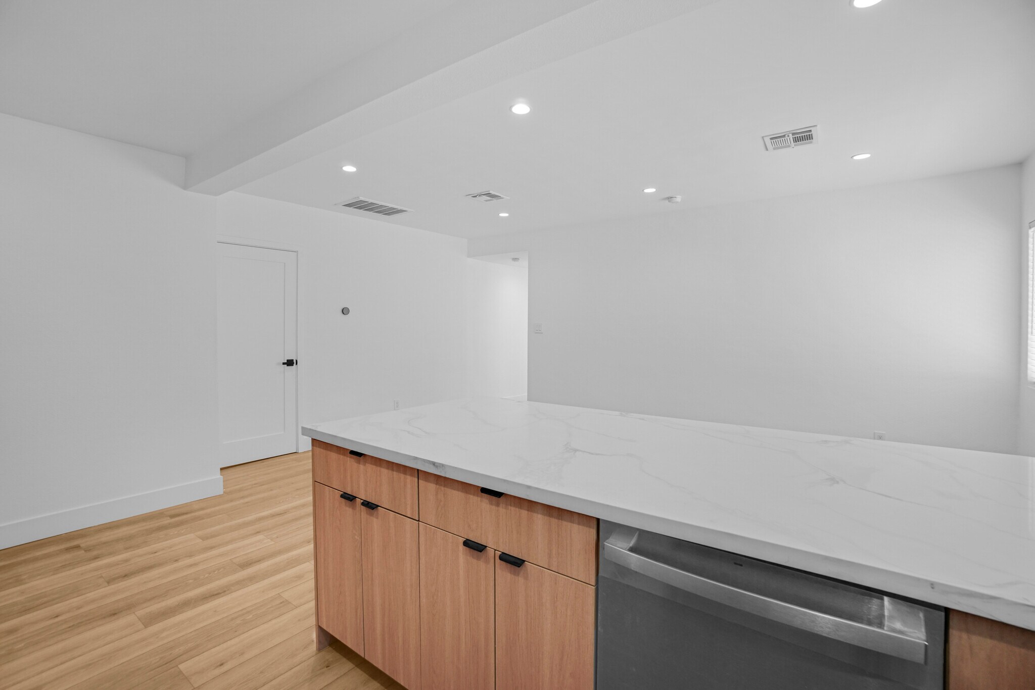 Building Photo - 12527 Cranbrook Ave