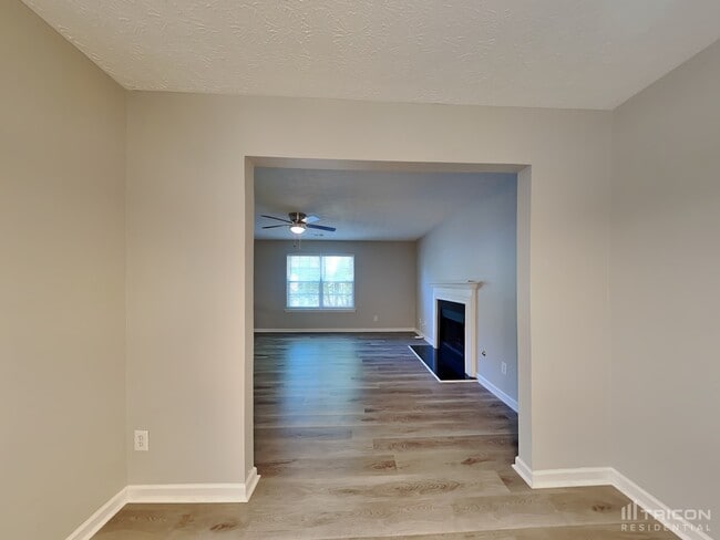 Building Photo - 105 Drury Ln