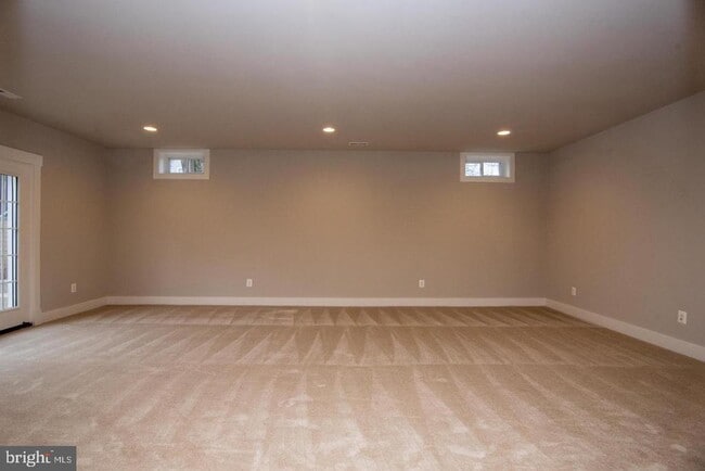 Building Photo - 6928 Regent Ln