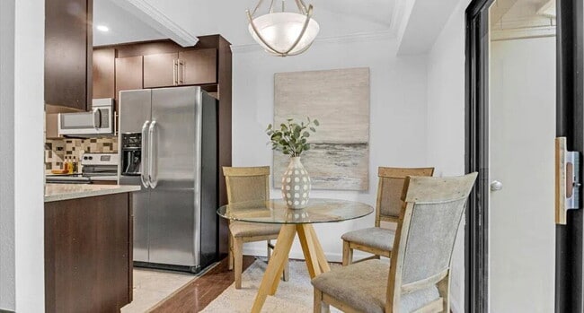 Building Photo - "Chic & Cozy 1-Bedroom Retreat with Modern...
