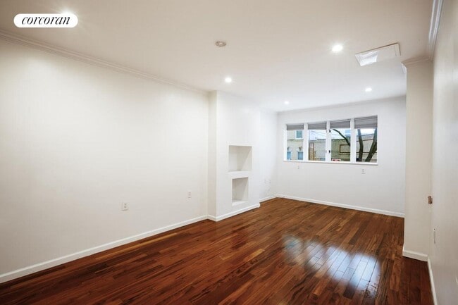 Building Photo - 160 Guernsey St