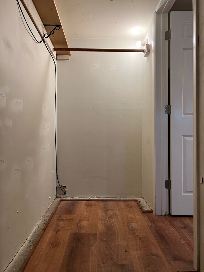 Closet - 2060 Seascape Blvd