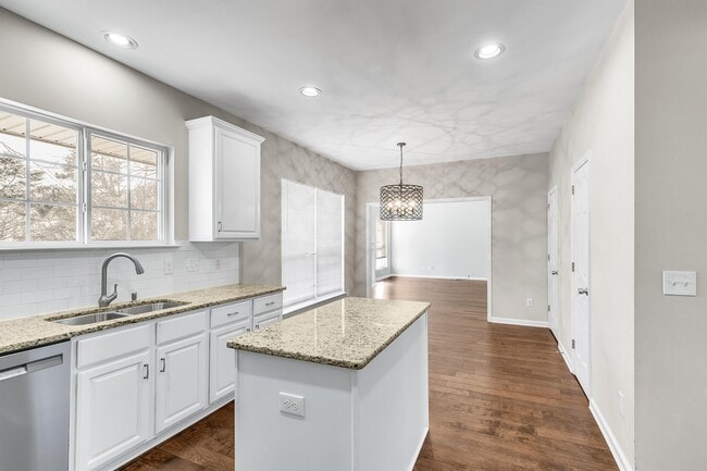 Building Photo - 605 Founders Pointe Blvd