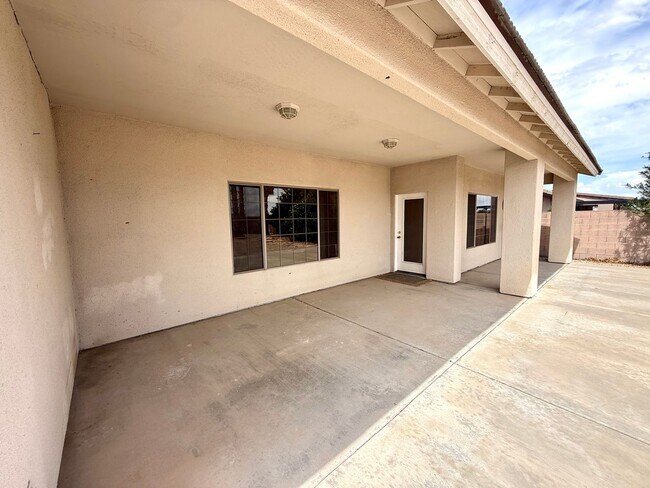 Building Photo - 2116 Roy Rogers Way