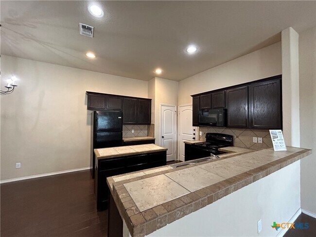 Building Photo - 502 Creekside Cir