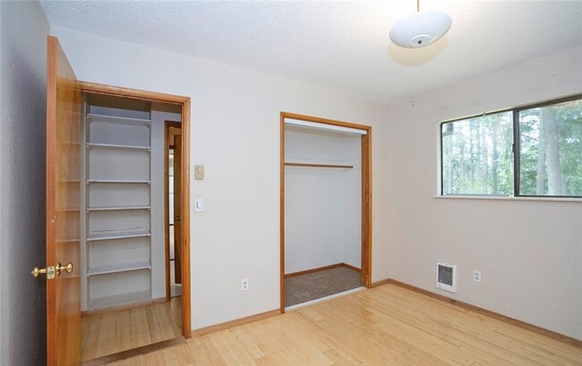 Building Photo - Spacious Rambler Retreat Nestled on an Acr...
