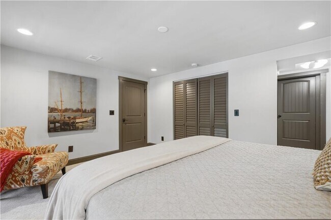 Building Photo - 2115 Kemp Dr